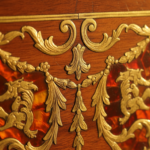 découvrez l'histoire fascinante du meuble boulle, son style unique et nos conseils pour l'identifier facilement et apprécier son authenticité.