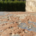 découvrez les prix pour la pose de carrelage au m² en 2026 : tarifs des artisans qualifiés et conseils pour obtenir des devis personnalisés et compétitifs.